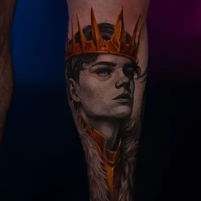 Realistic portrait of a crowned figure, detailed in shades of grey and gold.