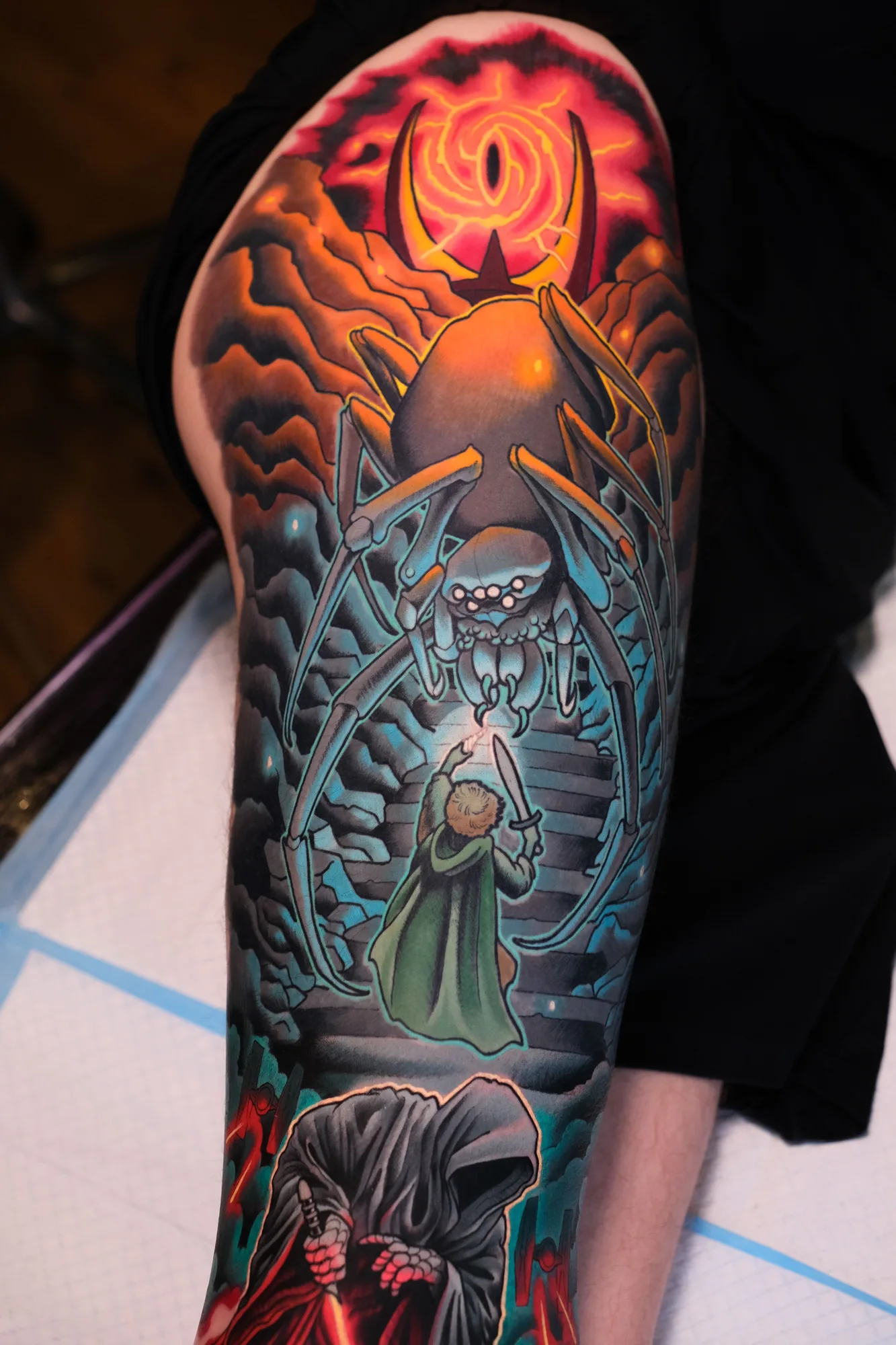 Lord of the Rings tattoo featuring Samwise fighting Shelob on a thigh.